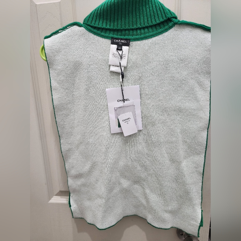 New Chanel Sweater Shirt Top, size 40, Cashmere, Green. - Picture 5 of 16